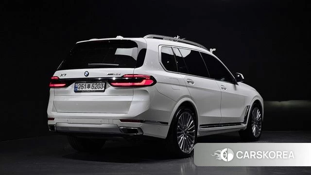 BMW X7 (G07) 2025 Белый из Кореи