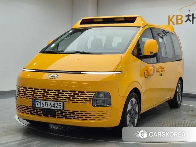 Hyundai Staria 2023 Желтый из Кореи