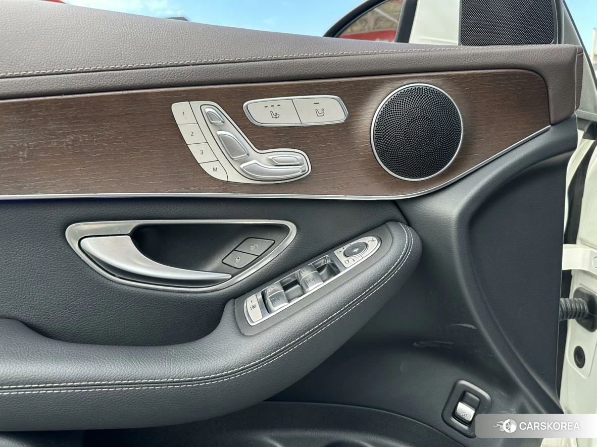 Mercedes-Benz GLC 2021 Белый из Китая