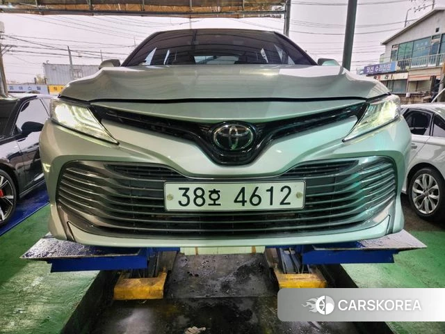 Toyota Camry (XV70) 2019 Серебристо-серый из Кореи