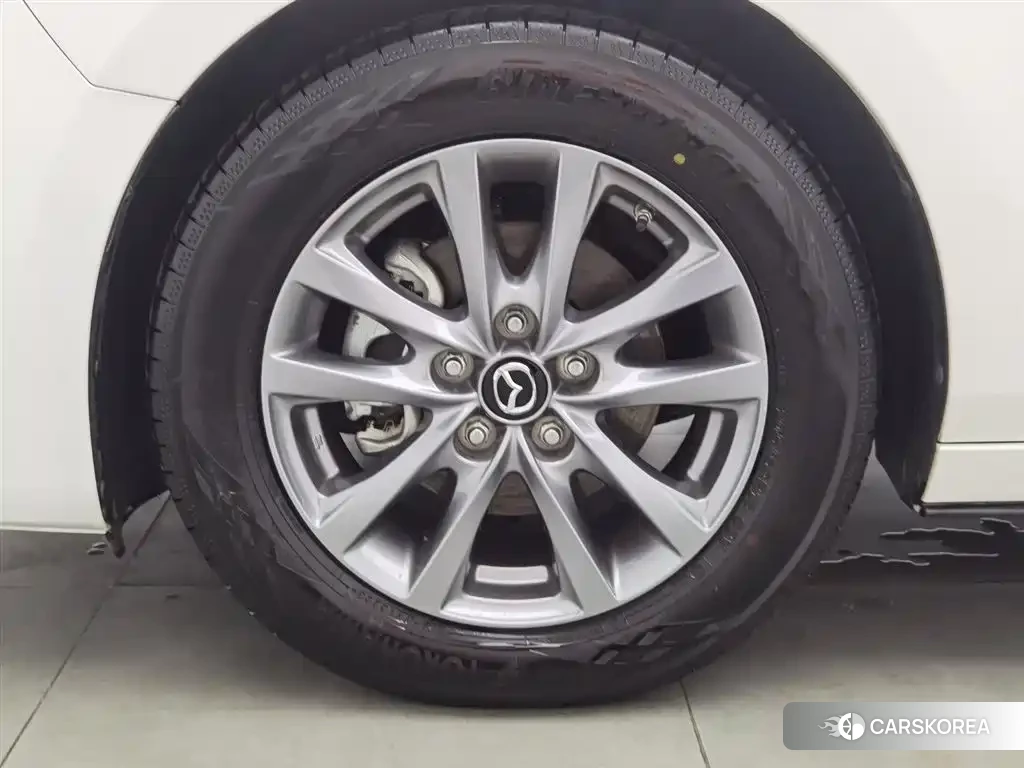 Mazda 3 2024 Белый из Китая