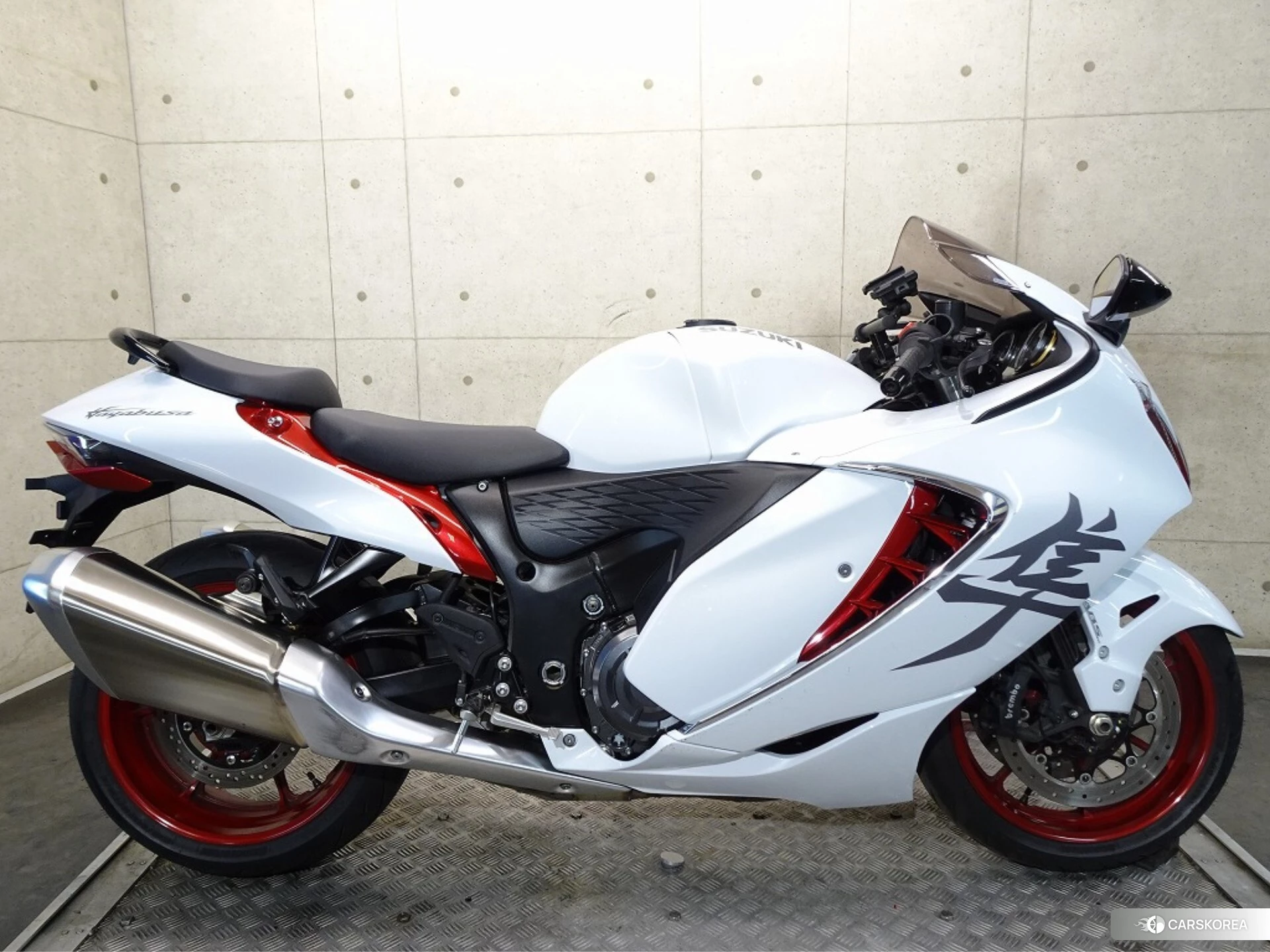 Suzuki GSX1300R HAYABUSA 2023 из Японии