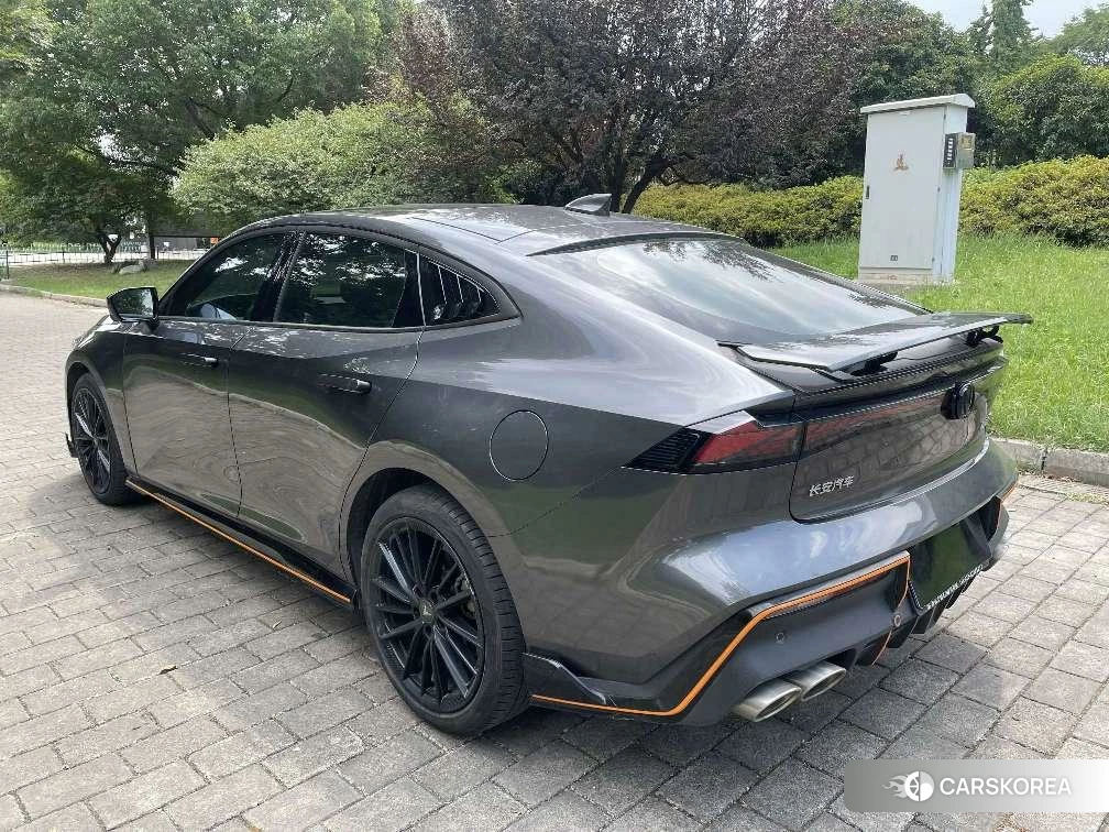 Chang'an UNI-V 2023 Темно-серый из Китая