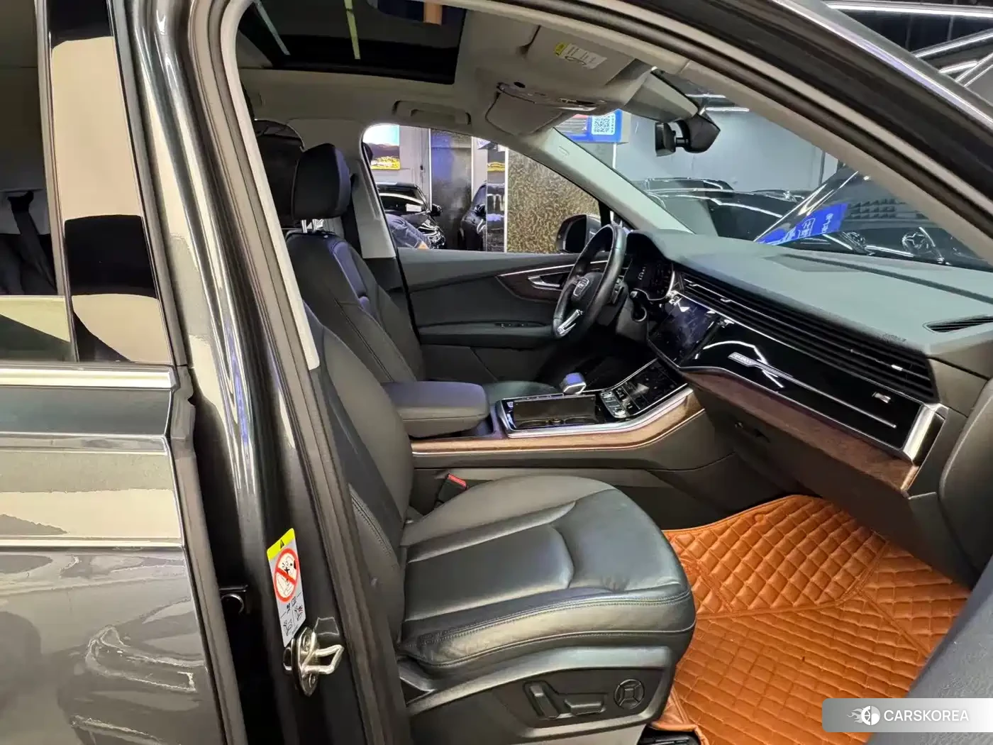 Audi Q7 2021 Silver/gray из Китая