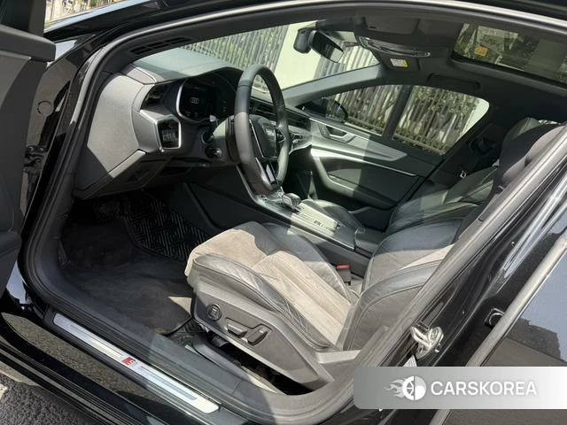 Audi A6L 2021 Черный из Китая
