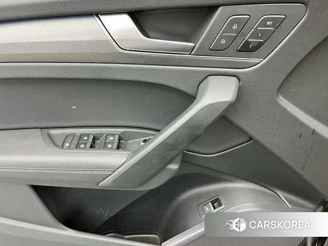Audi Q5L 2022 Черный из Китая