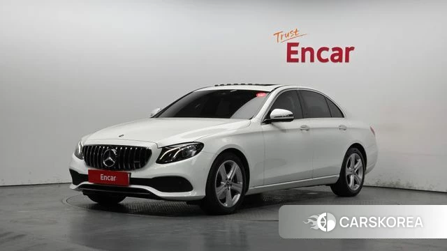 Mercedes-Benz E-Class W213 2018 Белый из Кореи