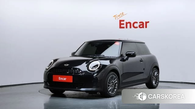 Mini Cooper C 4th generation 2024 Черный из Кореи