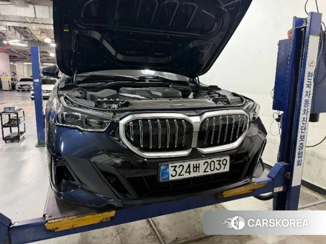 BMW 5 Series (G60) 2025 Черный из Кореи