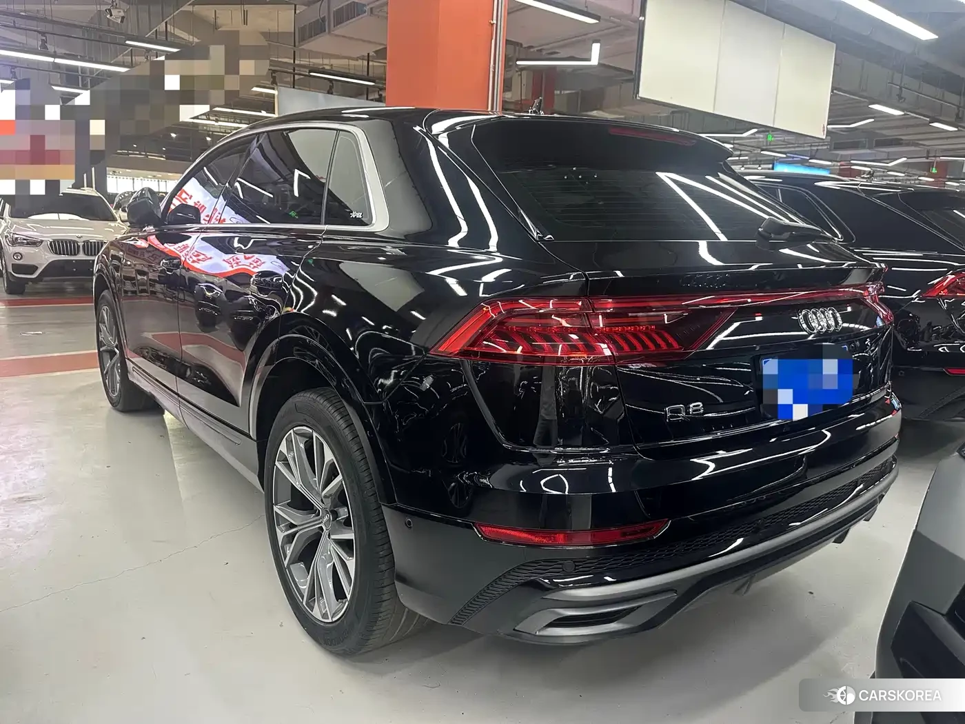Audi Q8 2020 Черный из Китая