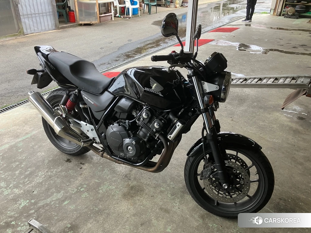 Проданный Honda CB400SF 2018 из Японии
