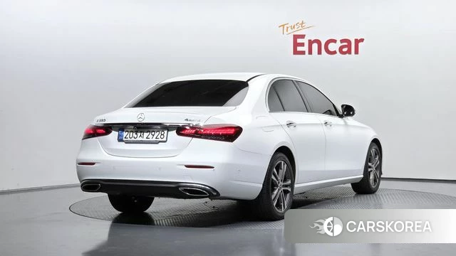 Mercedes-Benz E-Class W213 2021 Белый из Кореи