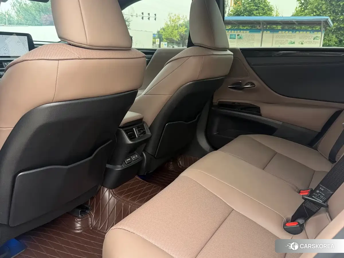 Lexus ES 2024 Белый из Китая