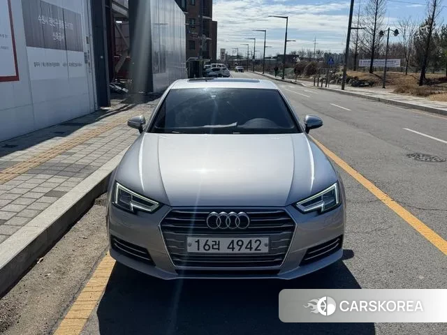 Audi A4 (B9) 2018 Серебряный из Кореи
