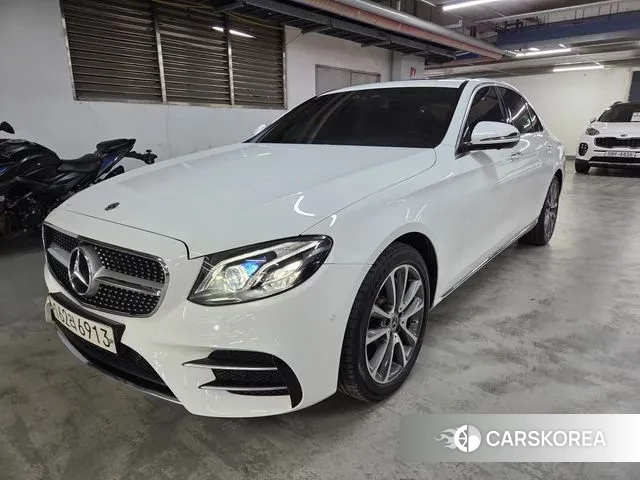 Mercedes-Benz E-Class W213 2018 Белый из Кореи