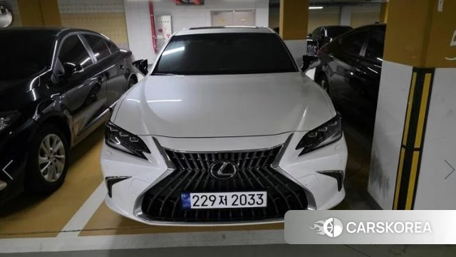Lexus ES300h 7th generation 2024 Белый из Кореи