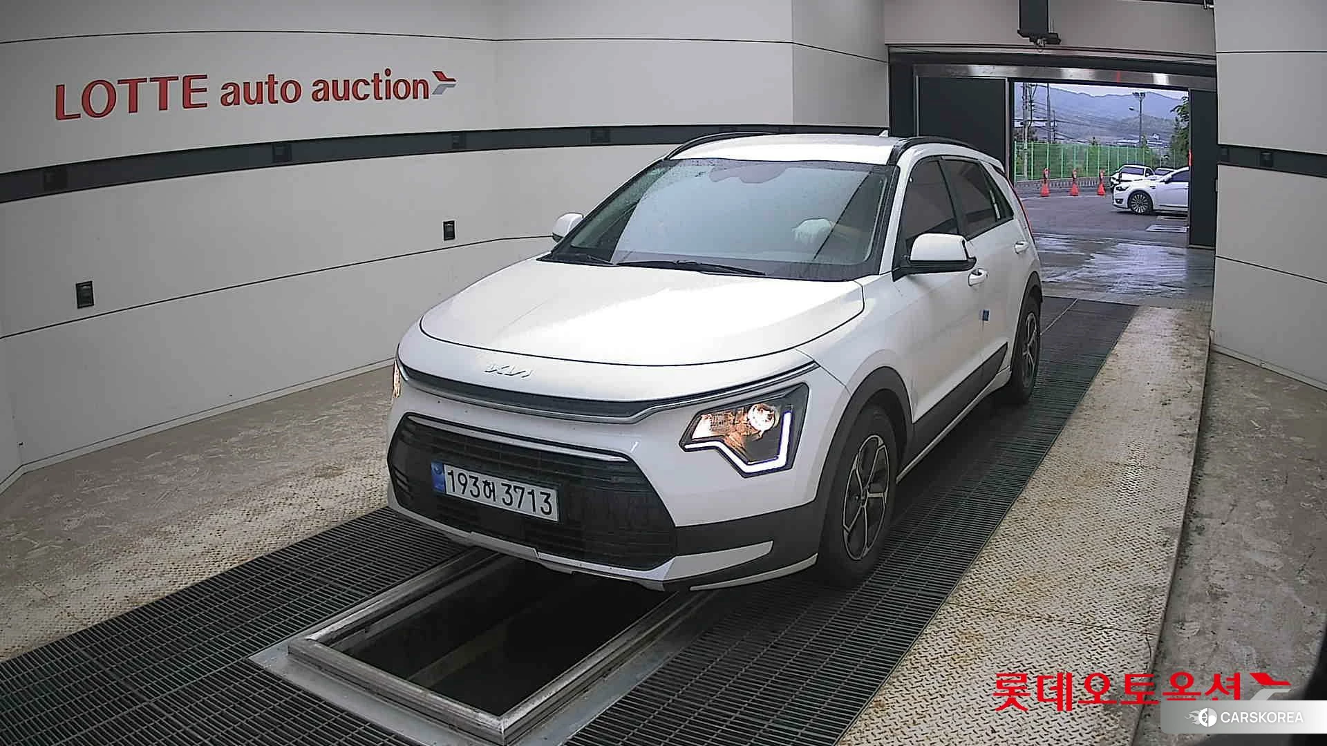 Kia Niro Hybrid 2022 Snow White Pearl (optional) из Кореи