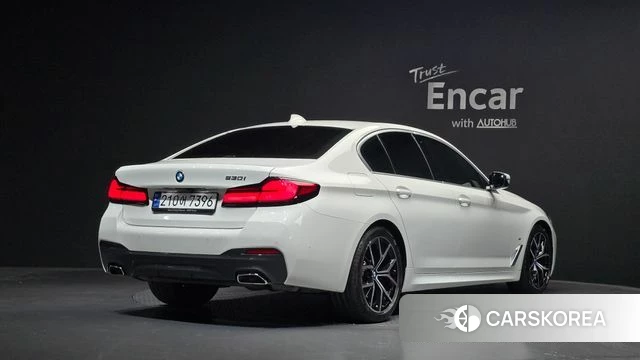 BMW 5 Series (G30) 2023 Белый из Кореи