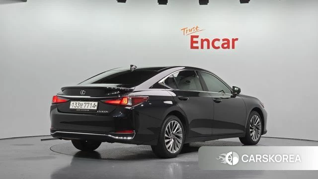 Lexus ES300h 7th generation 2024 Черный из Кореи