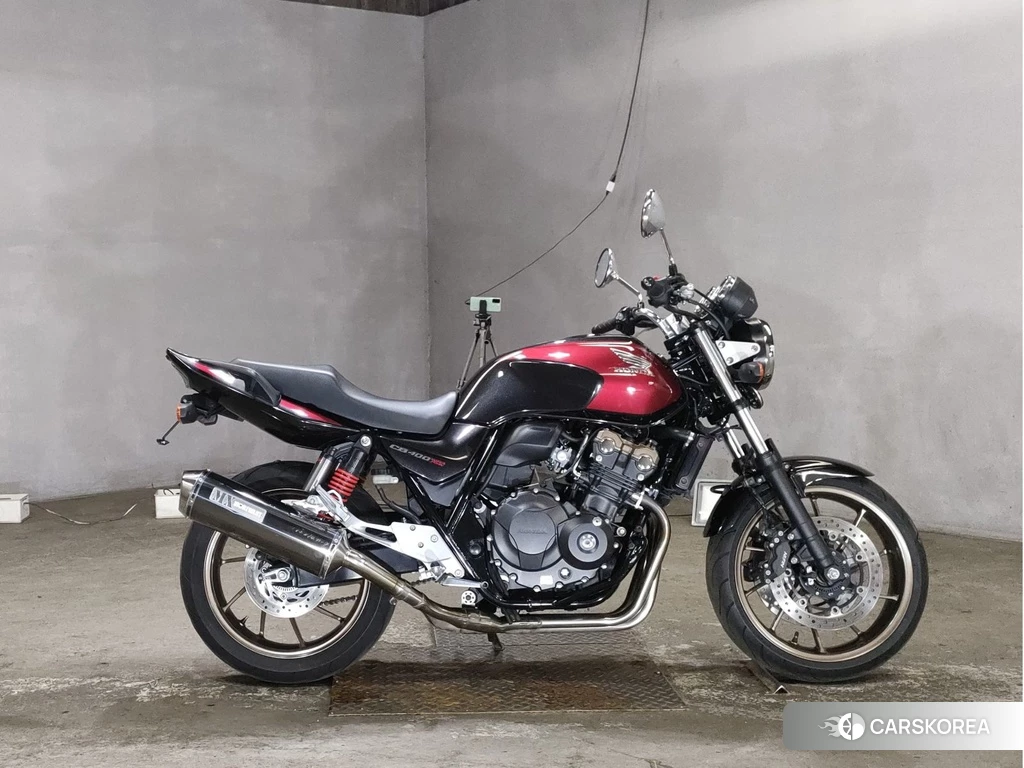Проданный Honda CB400SF 2015 из Японии