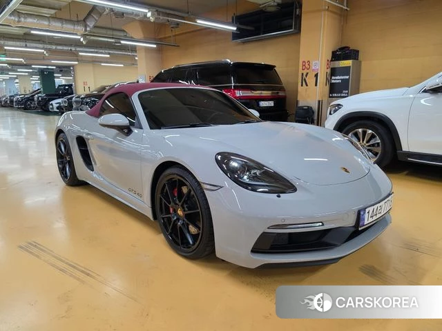 Porsche 718 Boxster 2023 Серебристо-серый из Кореи