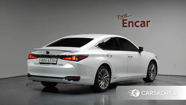 Lexus ES300h 7th generation 2018 Белый из Кореи
