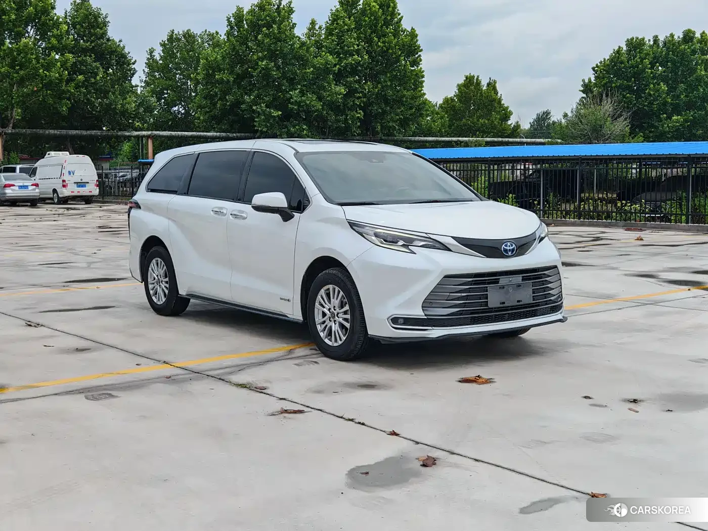 Toyota Sienna 2022 Белый из Китая
