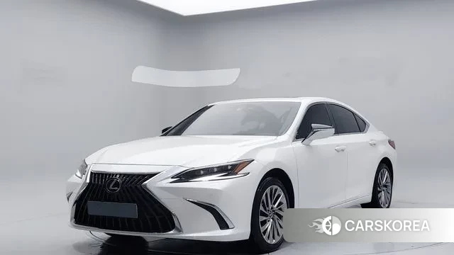 Lexus ES300h 7th generation 2024 Белый из Кореи