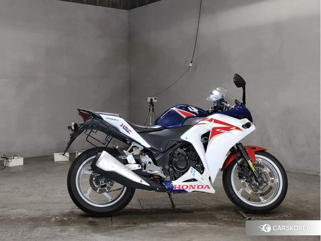 Проданный Honda CBR250R 2011 из Японии, фото 2