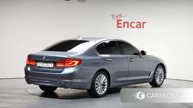 BMW 5 Series (G30) 2018 Небесно-голубой из Кореи