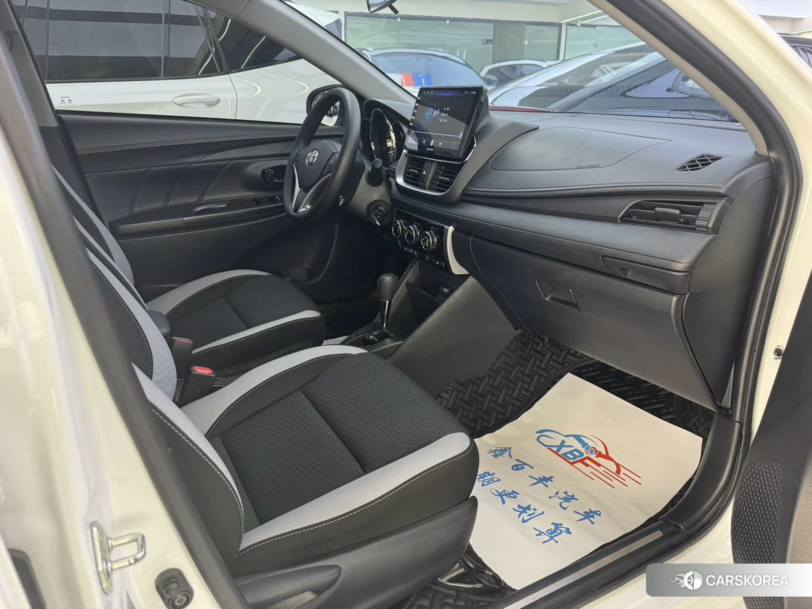 Toyota YARIS L Zhixuan 2021 Белый из Китая