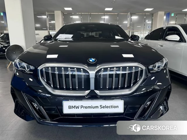 BMW 5 Series (G60) 2024 Черный из Кореи