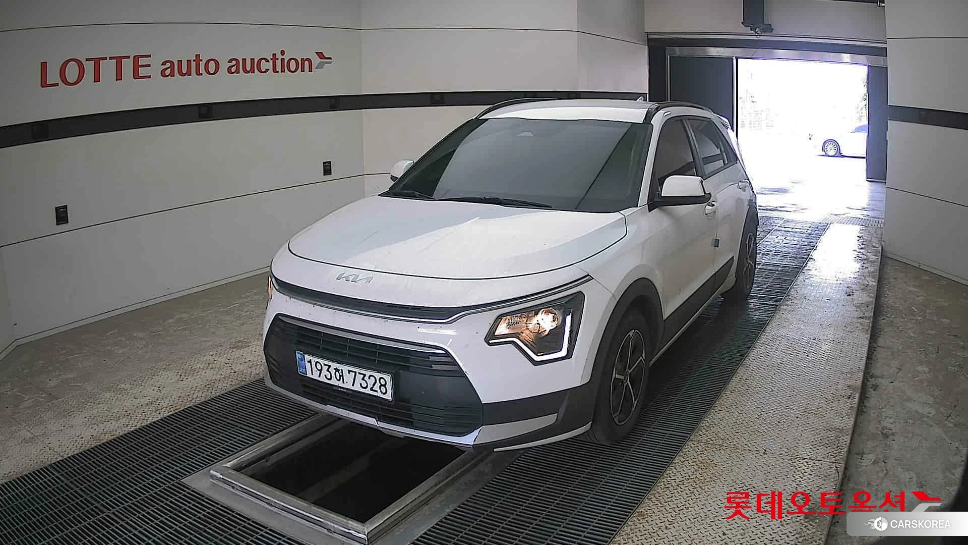 Kia Niro Hybrid 2024 Snow White Pearl (optional) из Кореи
