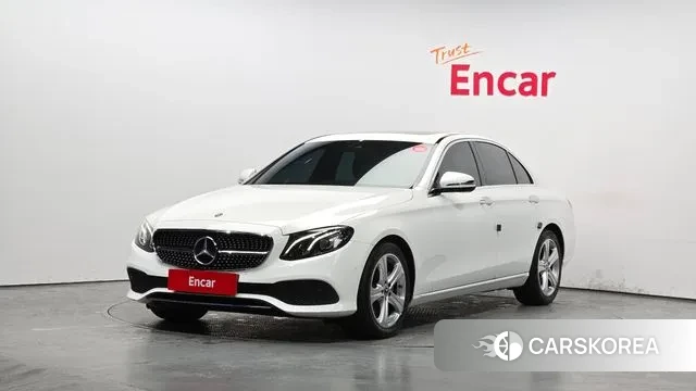 Mercedes-Benz E-Class W213 2018 Белый из Кореи