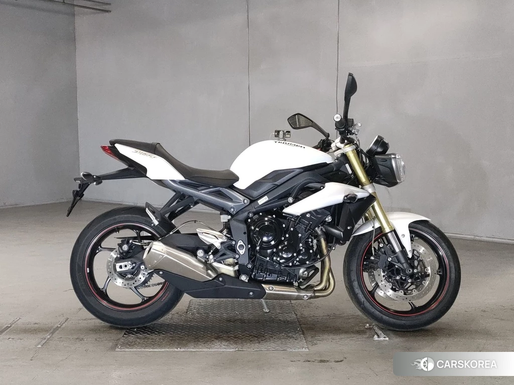 Проданный Triumph STREET TRIPLE 2017 из Японии