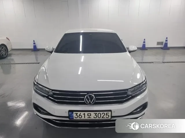 Volkswagen Passat GT (B8) 2021 Белый из Кореи