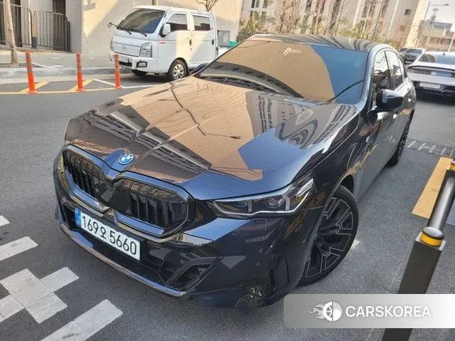 BMW 5 Series (G60) 2024 Черный из Кореи