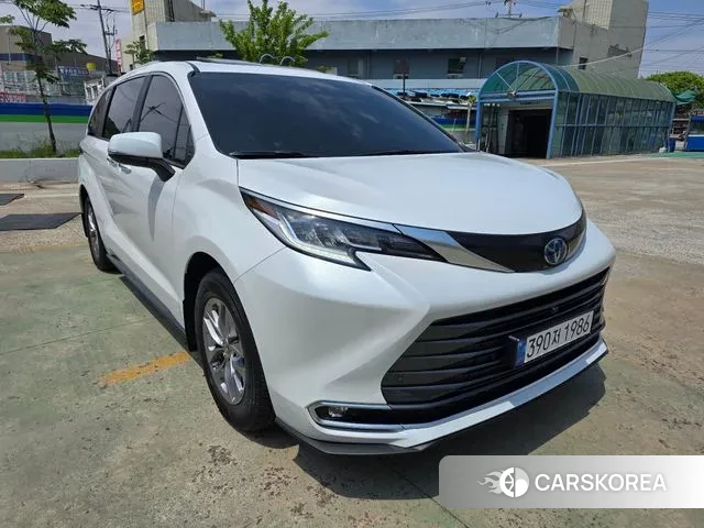 Toyota Sienna 4th Generation 2024 Белый из Кореи