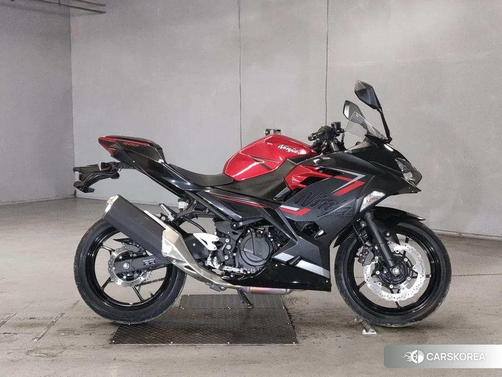 Проданный Kawasaki NINJA 400 2018 из Японии, фото 2