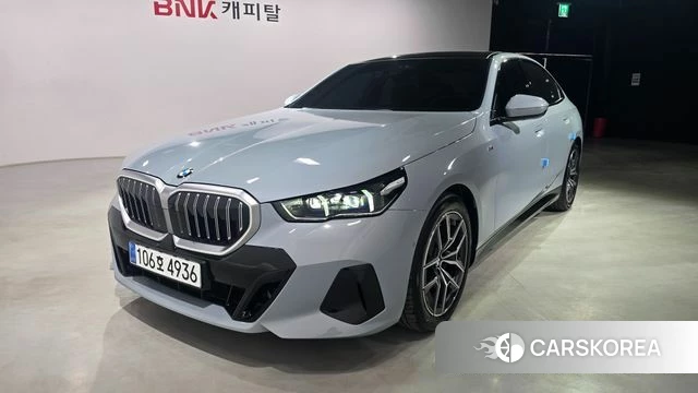 BMW 5 Series (G60) 2024 Цвет галактики из Кореи