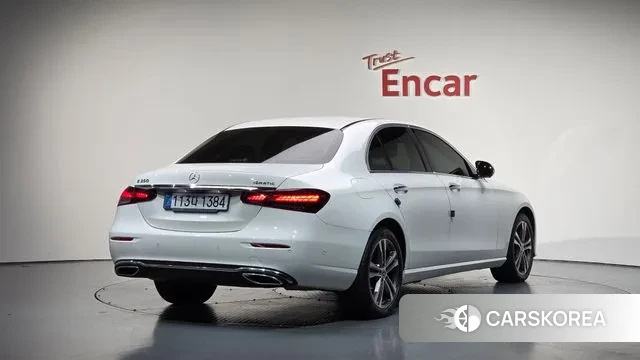 Mercedes-Benz E-Class W213 2022 Белый из Кореи