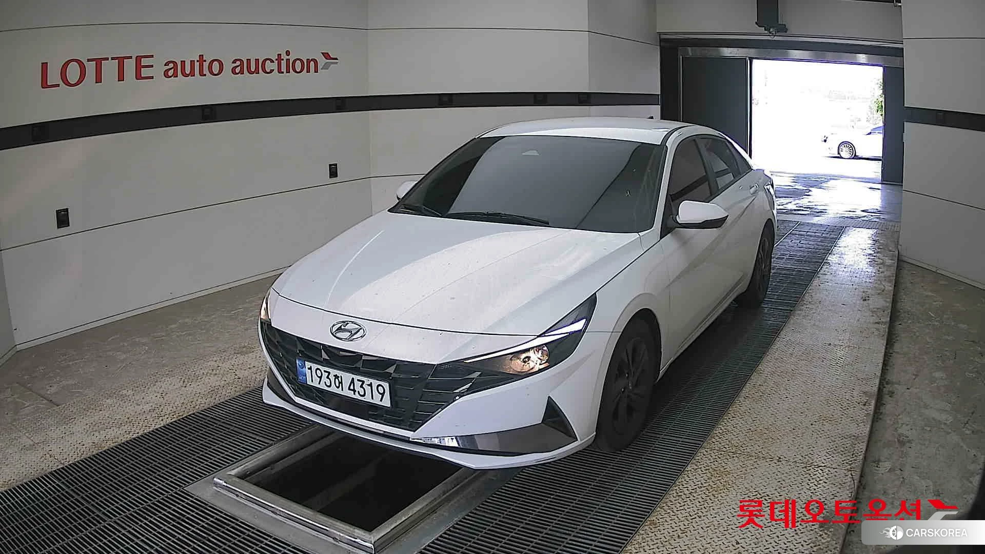 Hyundai Avante 2023 Polar White из Кореи