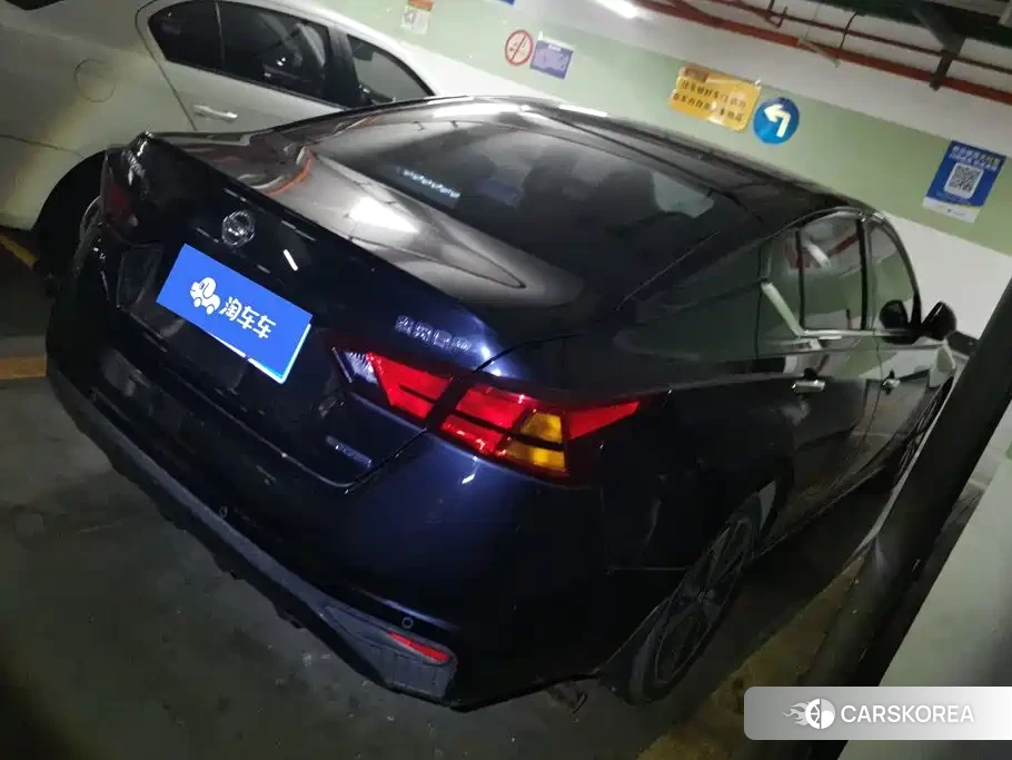 Nissan Altima 2022 Черный из Китая