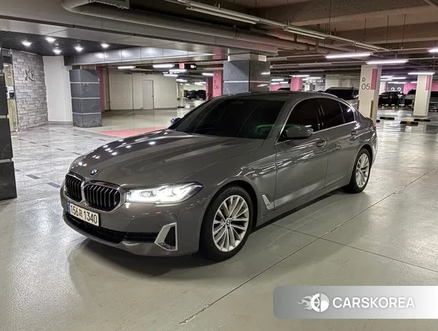 BMW 5 Series (G30) 2022 Цвет галактики из Кореи