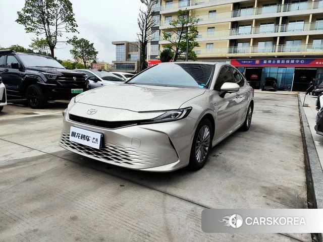 Toyota Camry 2025 Серебристо-серый из Китая