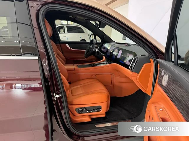 AITO Ask the world M9 2025 Красный из Китая