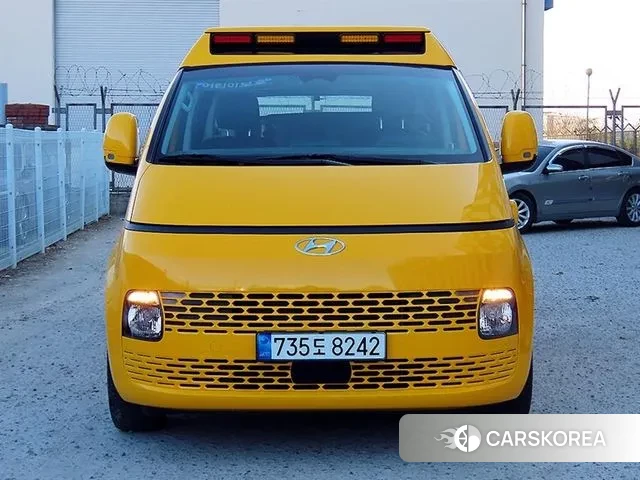 Hyundai Staria 2023 Желтый из Кореи
