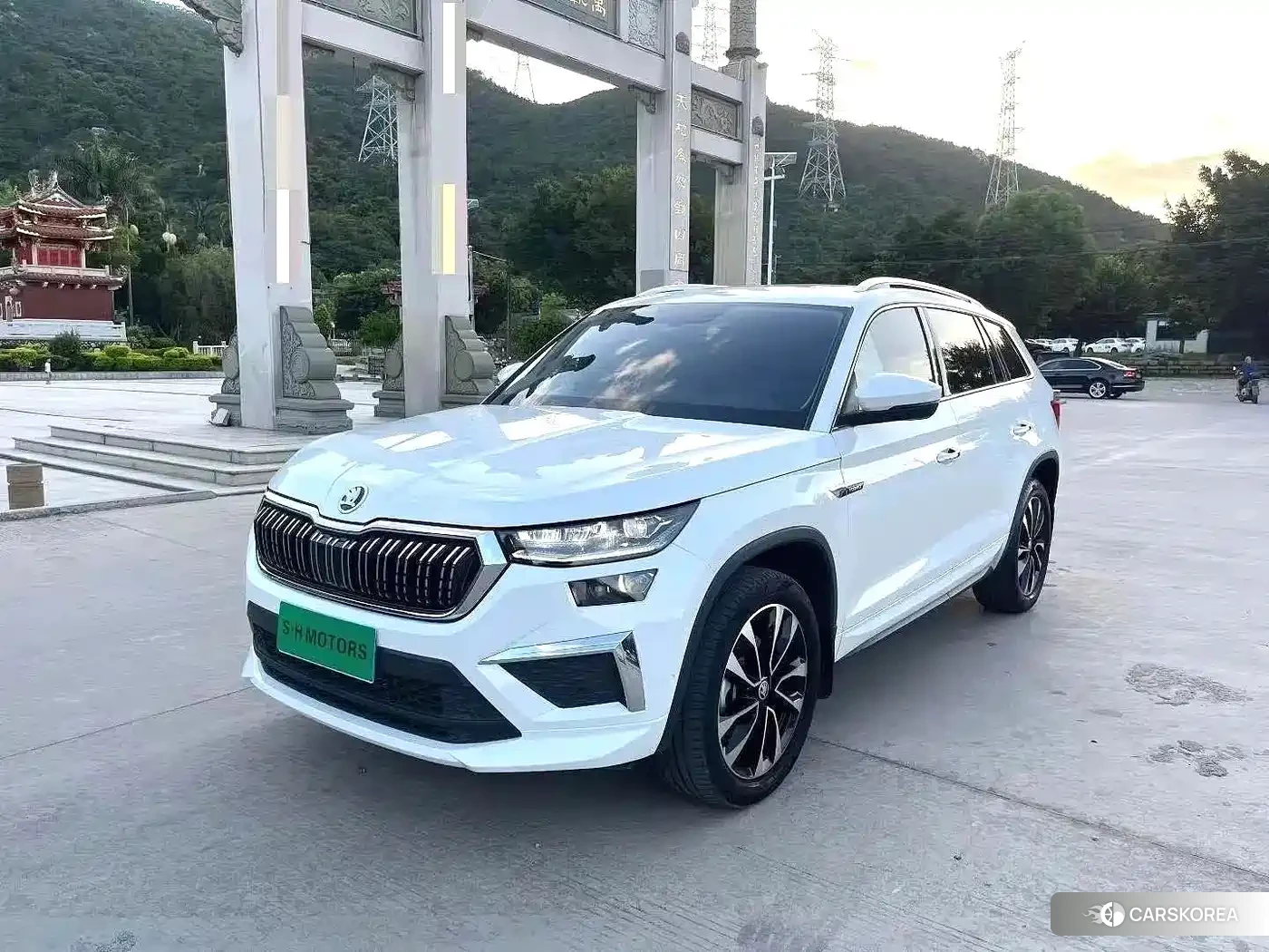 Skoda Kodiaq 2023 Белый из Китая