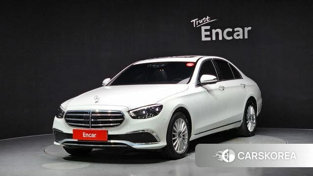 Mercedes-Benz E-Class W213 2023 Белый из Кореи