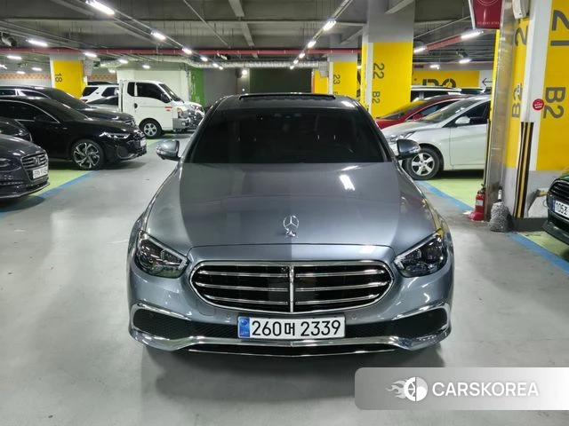 Mercedes-Benz E-Class W213 2023 Серый из Кореи